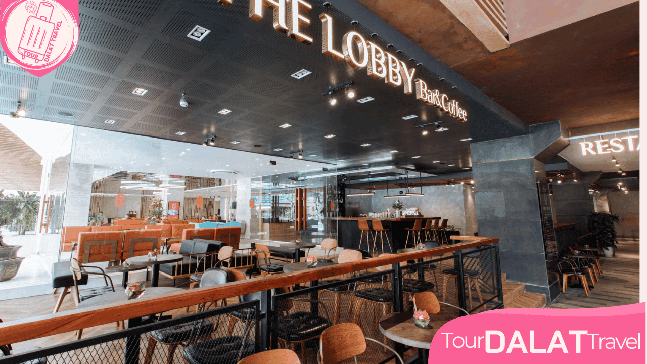 Colline Hotel Lobby