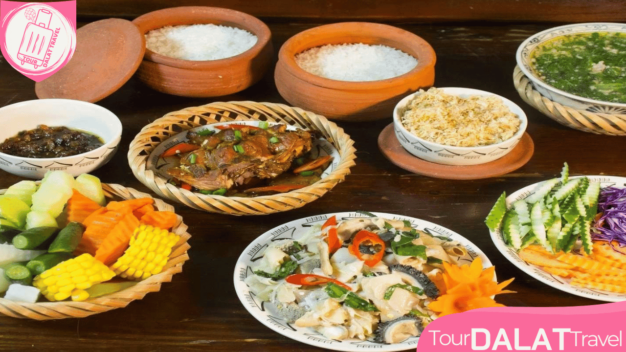 Cơm Trưa Tại Đà Lạt Cơm Trưa Tại Đà Lạt